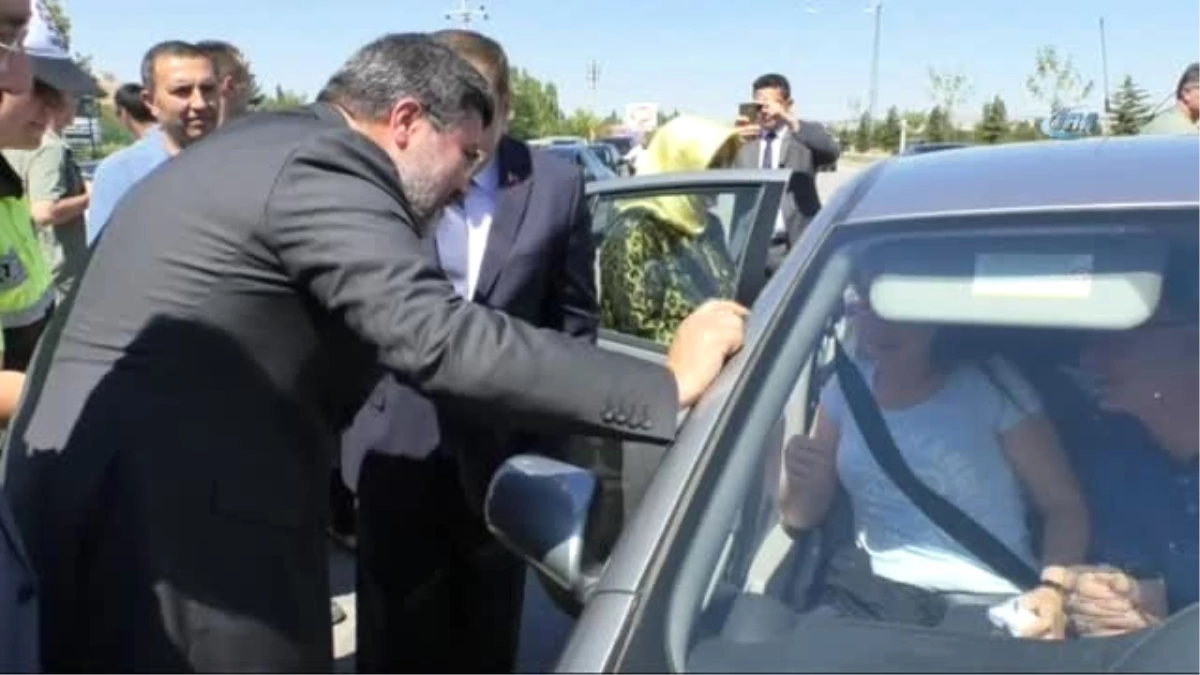 Bakan Eroğlu, Trafik Uygulamasında Polis ve Jandarmaya Eşlik Etti