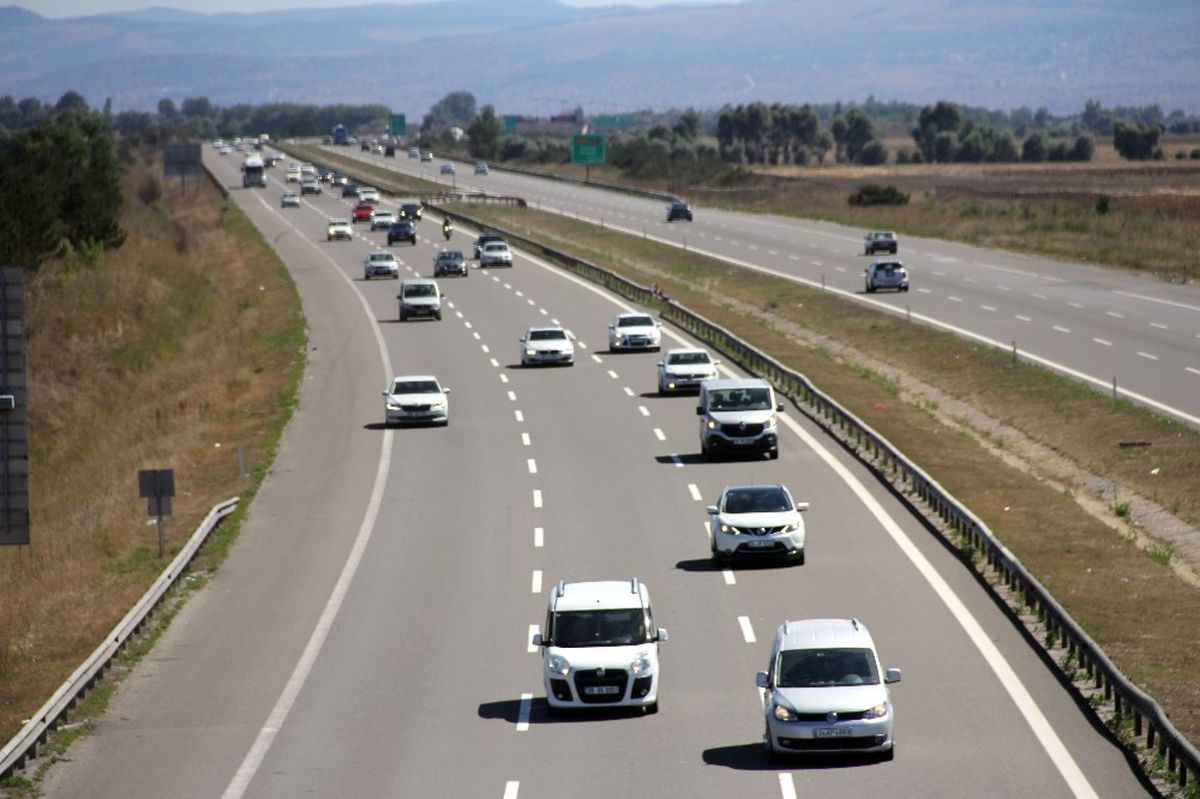 Bayram Tatili Dönüşünde Trafik Yoğunlaştı