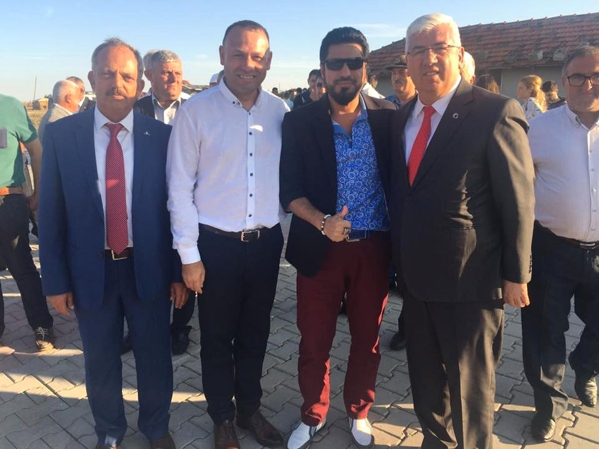 Belediye Başkanı Sanatçılara Taş Çıkarttı