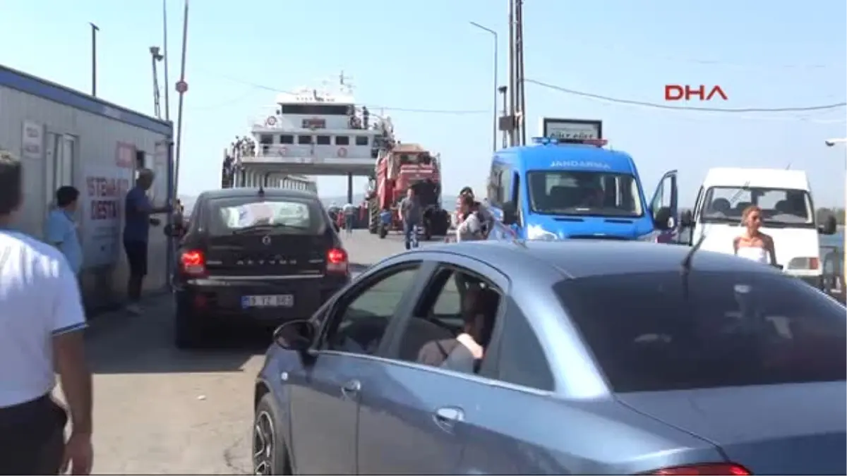 Çanakkale Jandarmadan Çardak Feribot İskelesi\'nde Güvenlik Kontrolü