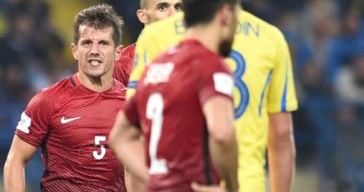 Emre Belözoğlu, Ukrayna Maçında Şener'e Küfür Etti: Senin Oynayacağın Topu S...