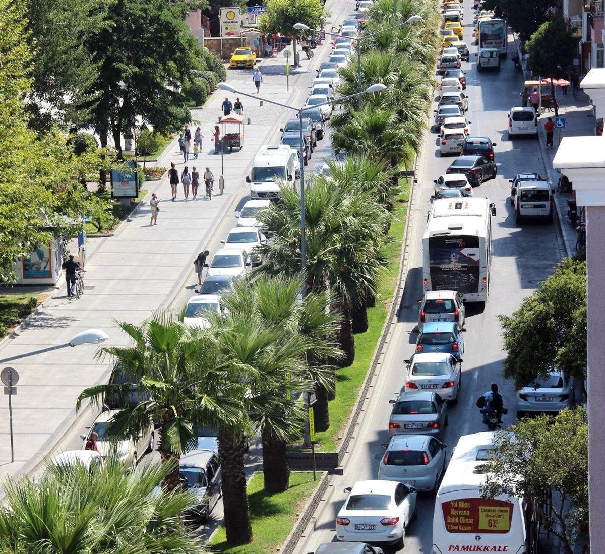 Feribot Kuyruğu 2,5 Kilometreye Ulaştı