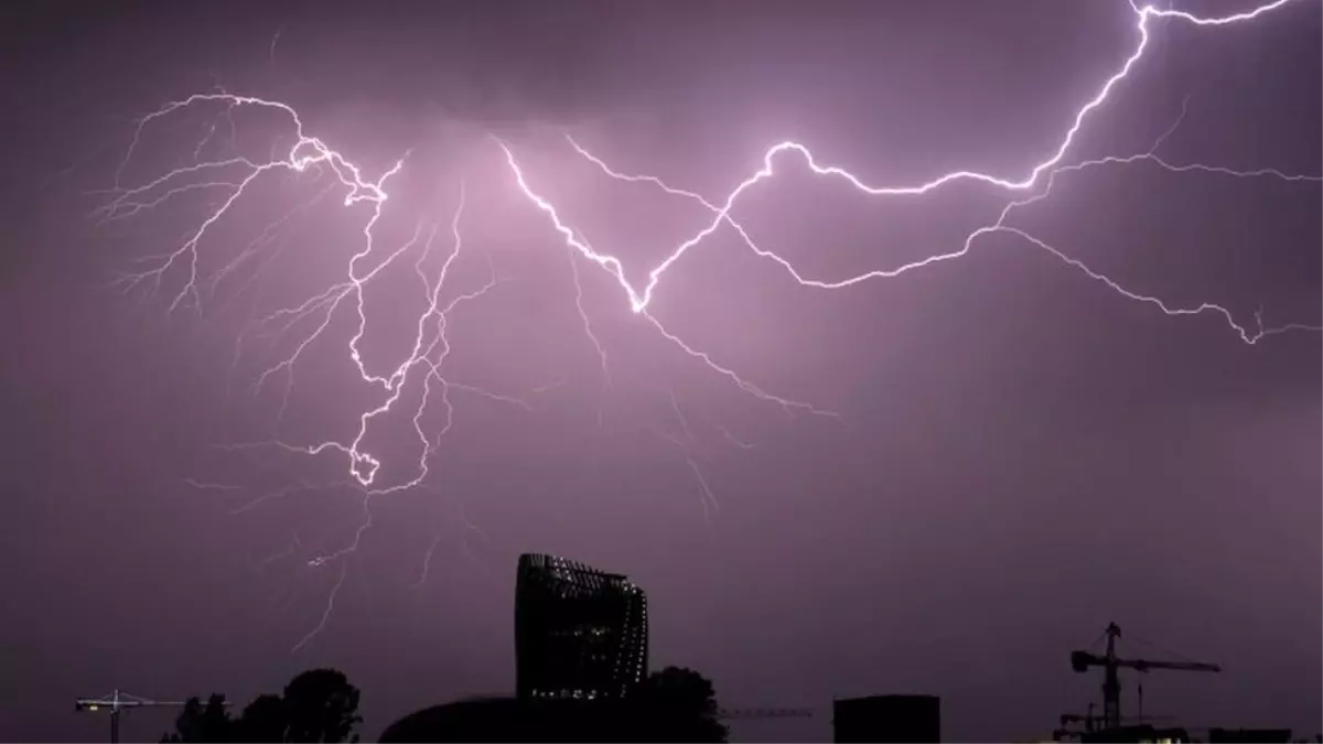 Lightning Strikes Hurt 15 People At French Music Festival