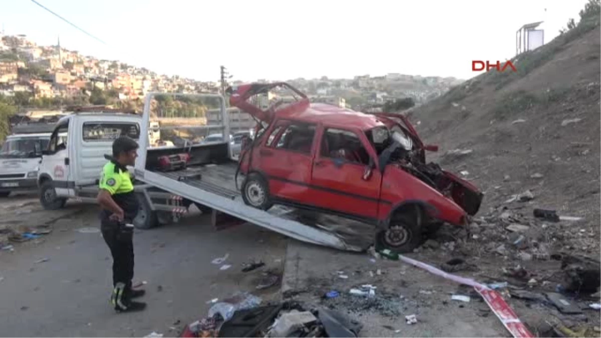 İzmir Hurdaya Dönen Otomobildeki 4 Kişi Yaralandı