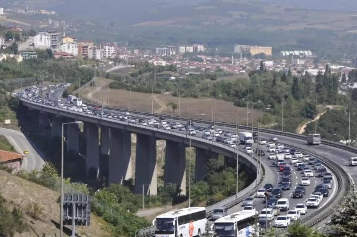 Kocaeli\'nde Tatilcilerin Dönüş Yoğunluğu