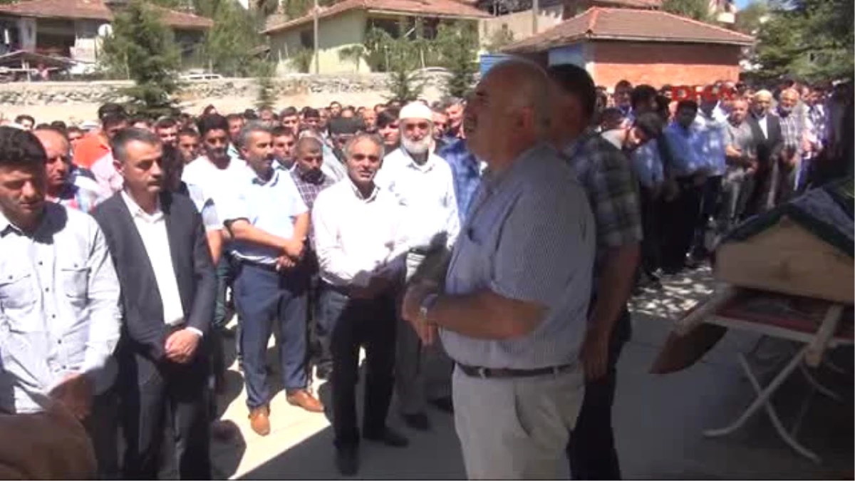Tokat Amasya\'daki Kazada Ölen Karı-koca Toprağa Verildi