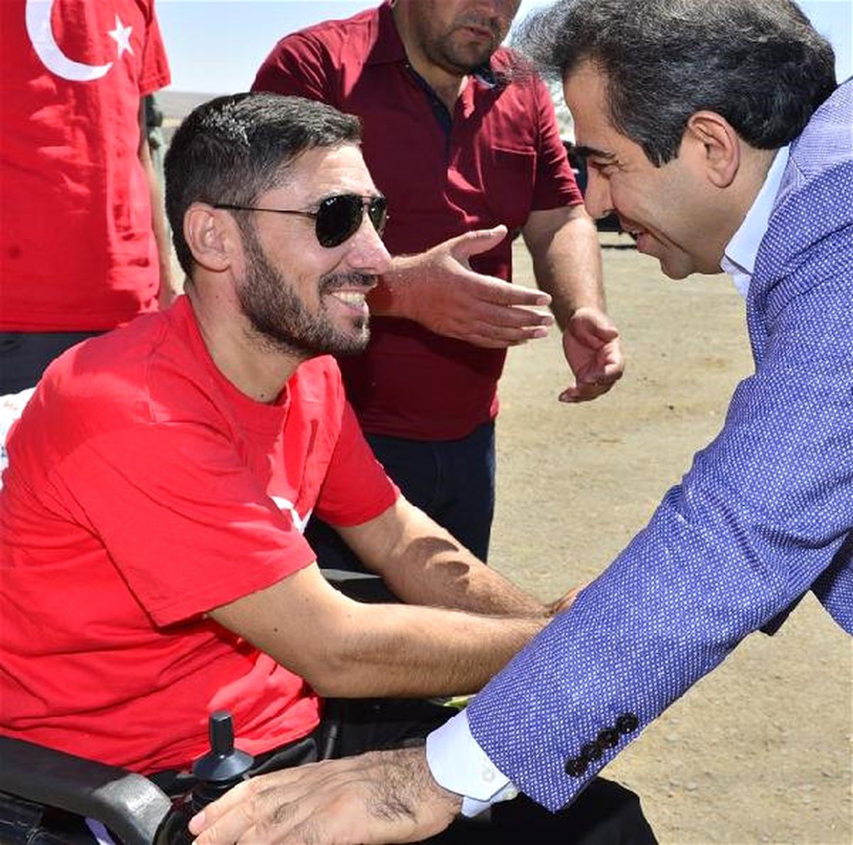 Vali Güzeloğlu, Dürümlü\'de Şehit Olan 16 Köylünün Mezarlarını Ziyaret Etti