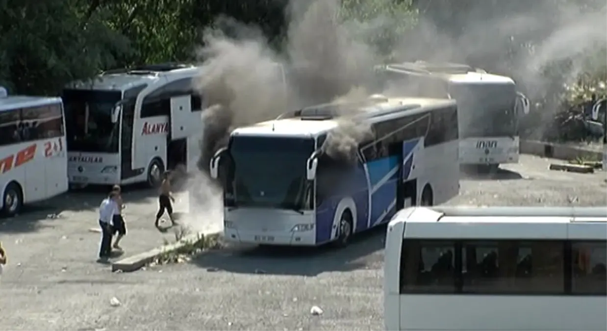 15 Temmuz Demokrasi Otogarı\'nda Otobüs Yangını