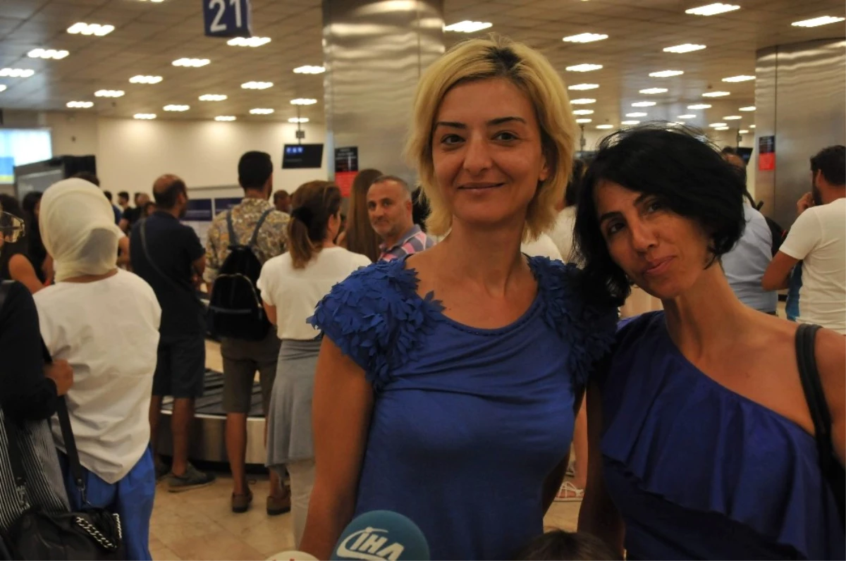 Atatürk Havalimanı\'nda Bayram Dönüşü Yoğunluğu