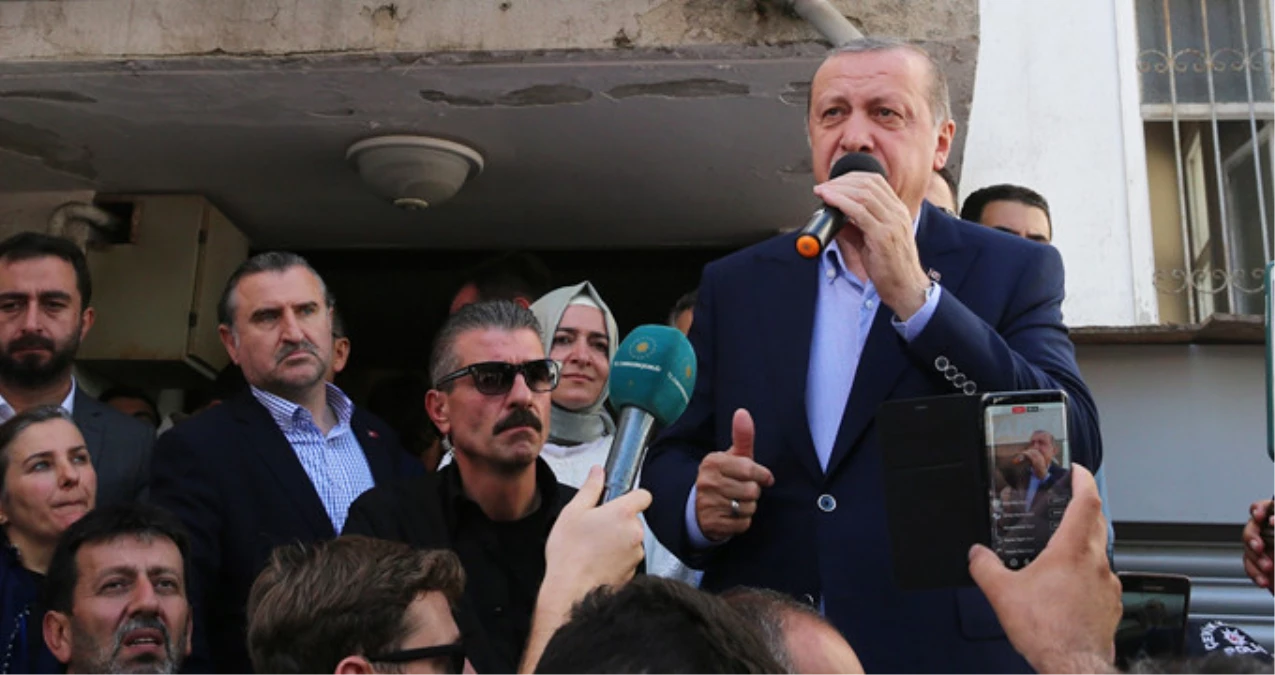Erdoğan, Meydandan Yükselen "Dik Dur Eğilme, Bu Millet Seninle" Sloganına Böyle Yanıt Verdi