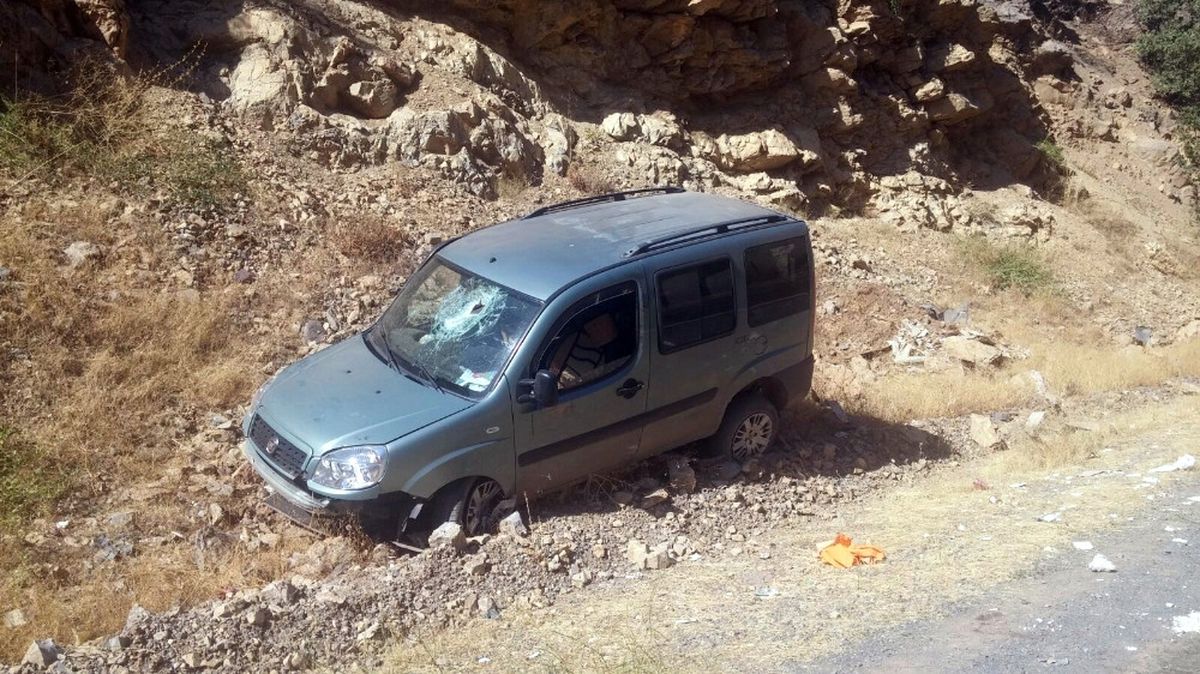 Dağdan Kopan Taş Sürücüye Çarptı: 1 Ölü, 4 Yaralı
