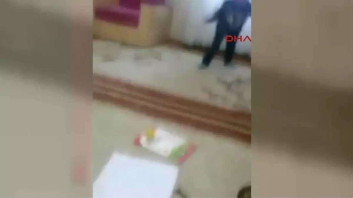 Diyarbakır Muhabbet Kuşunun Silgi, Defter ve Kalemi Kaptırmama Mücadelesi