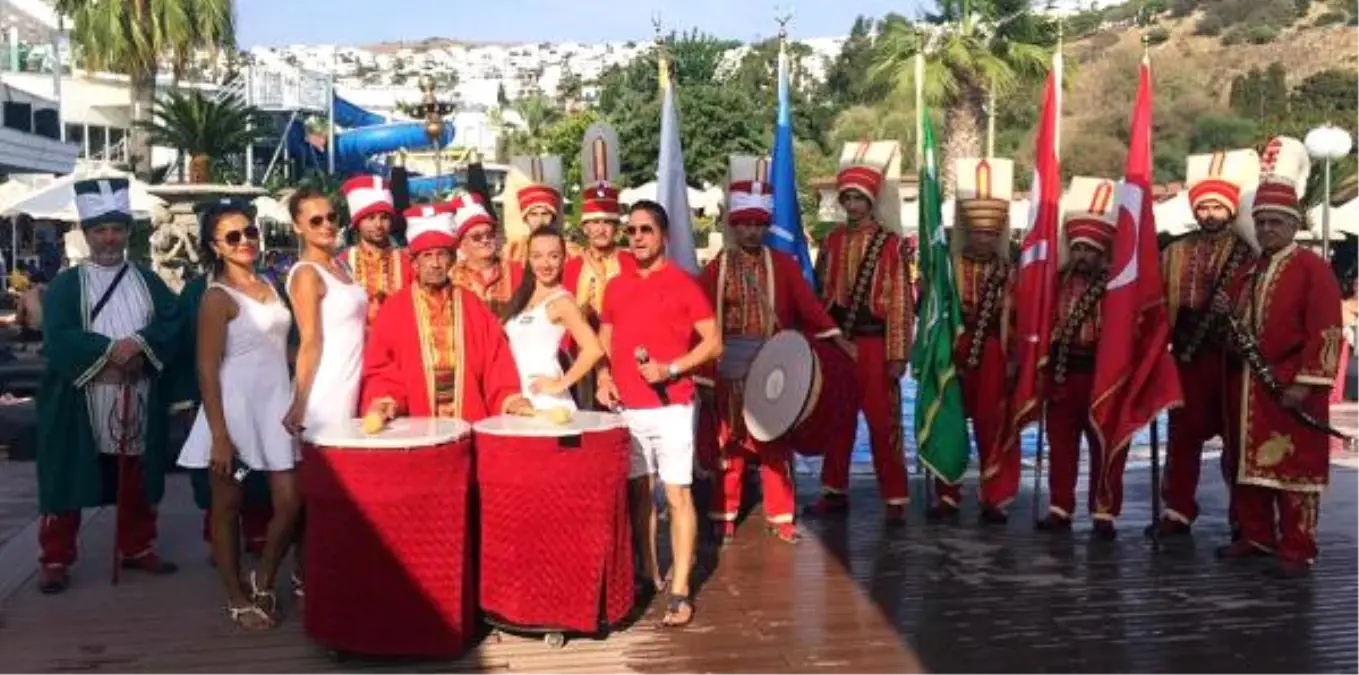Havuz Başında Mehter Takımlı Doğum Günü Kutlaması
