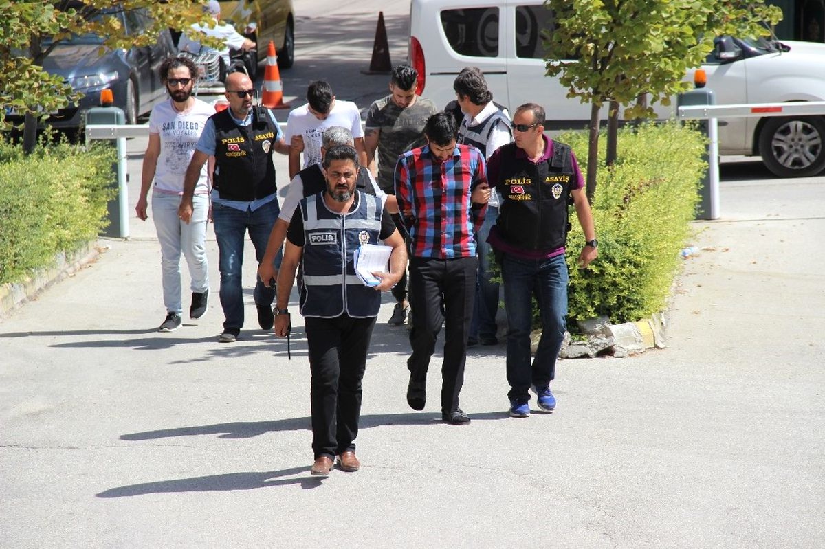İranlı Şahsı Bıçaklayarak Öldüren 3 Kişi Adliyede