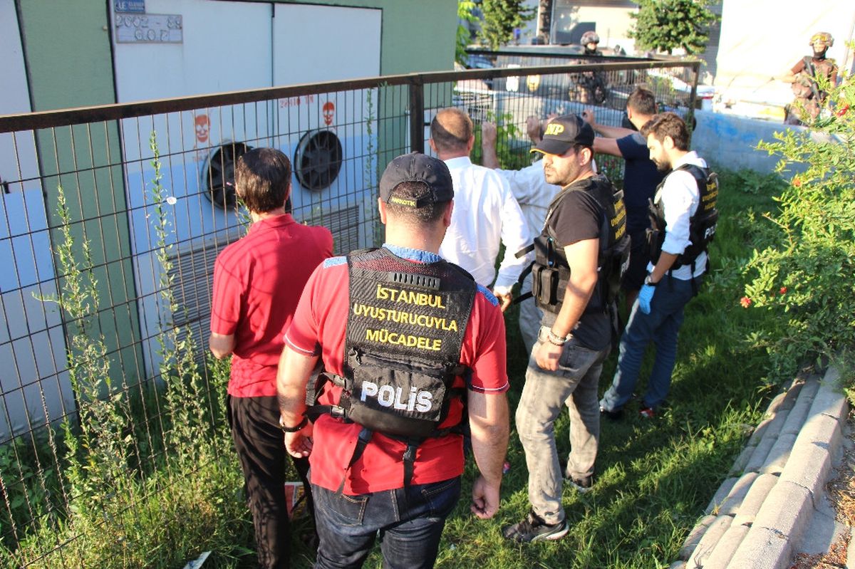 İstanbul\'da Özel Harekat Destekli Uyuşturucu Operasyonu