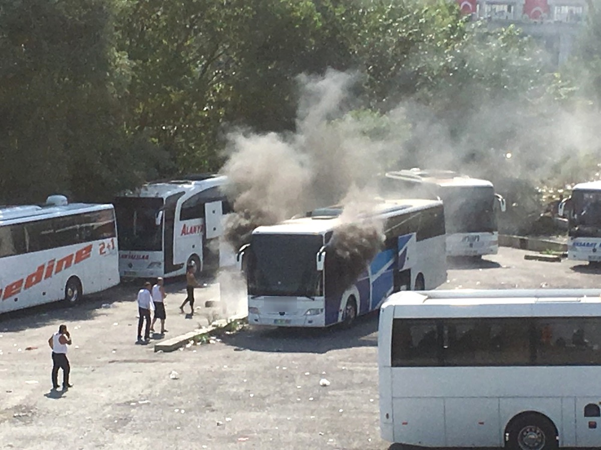 15 Temmuz Demokrasi Otogarı\'nda Otobüs Yangını Paniği