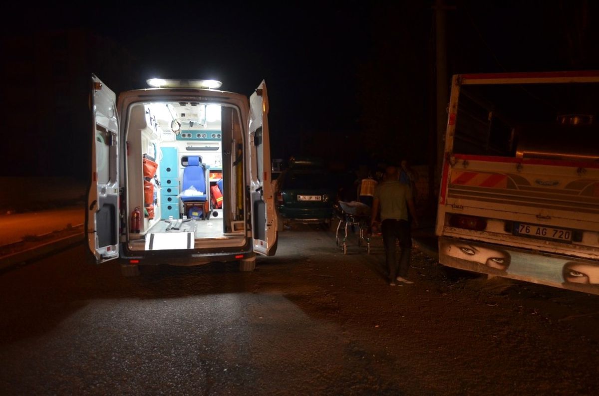 Sürücüsü Direksiyon Başında Sara Nöbeti Geçiren Otomobil Duvara Çarptı