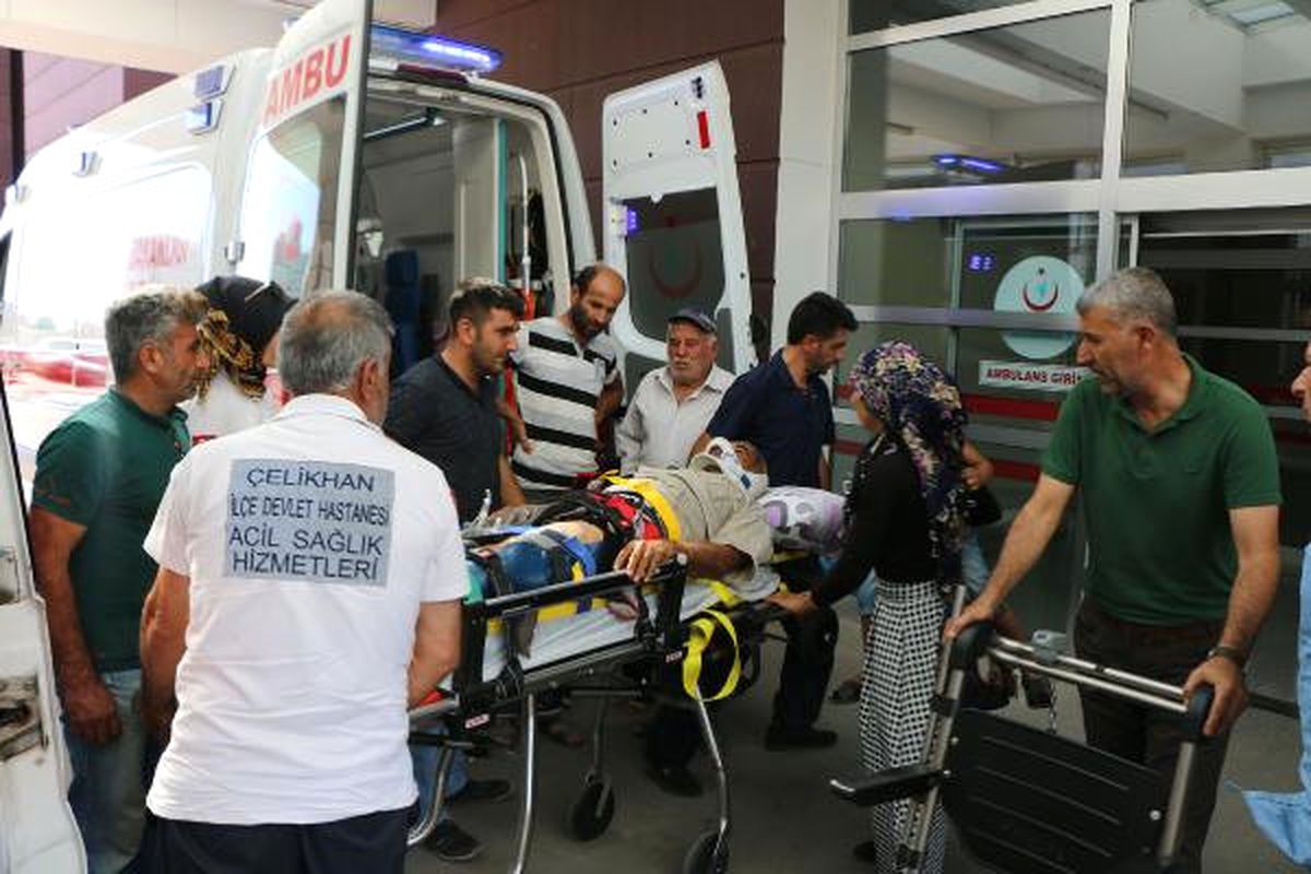 Üzerine Briket Devrilen İşçi Yaralandı