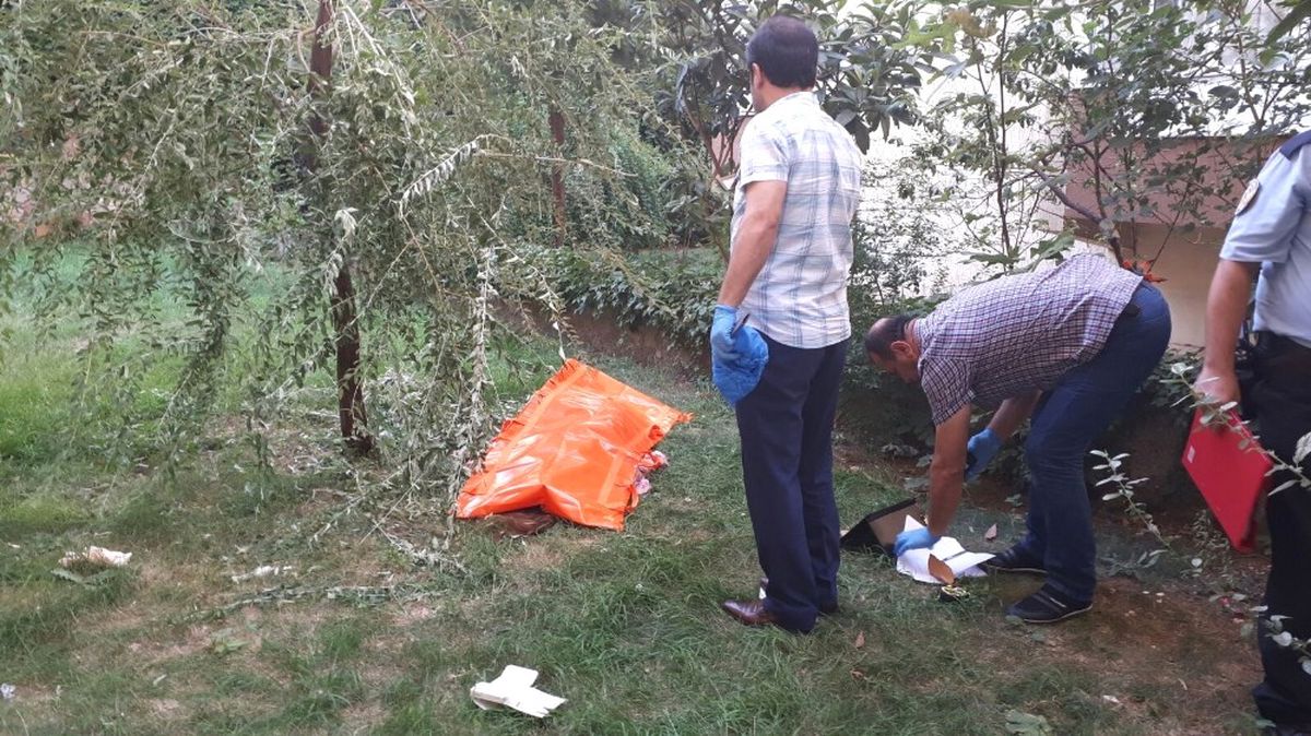 Balkondan Düşen Genç Kız Öldü