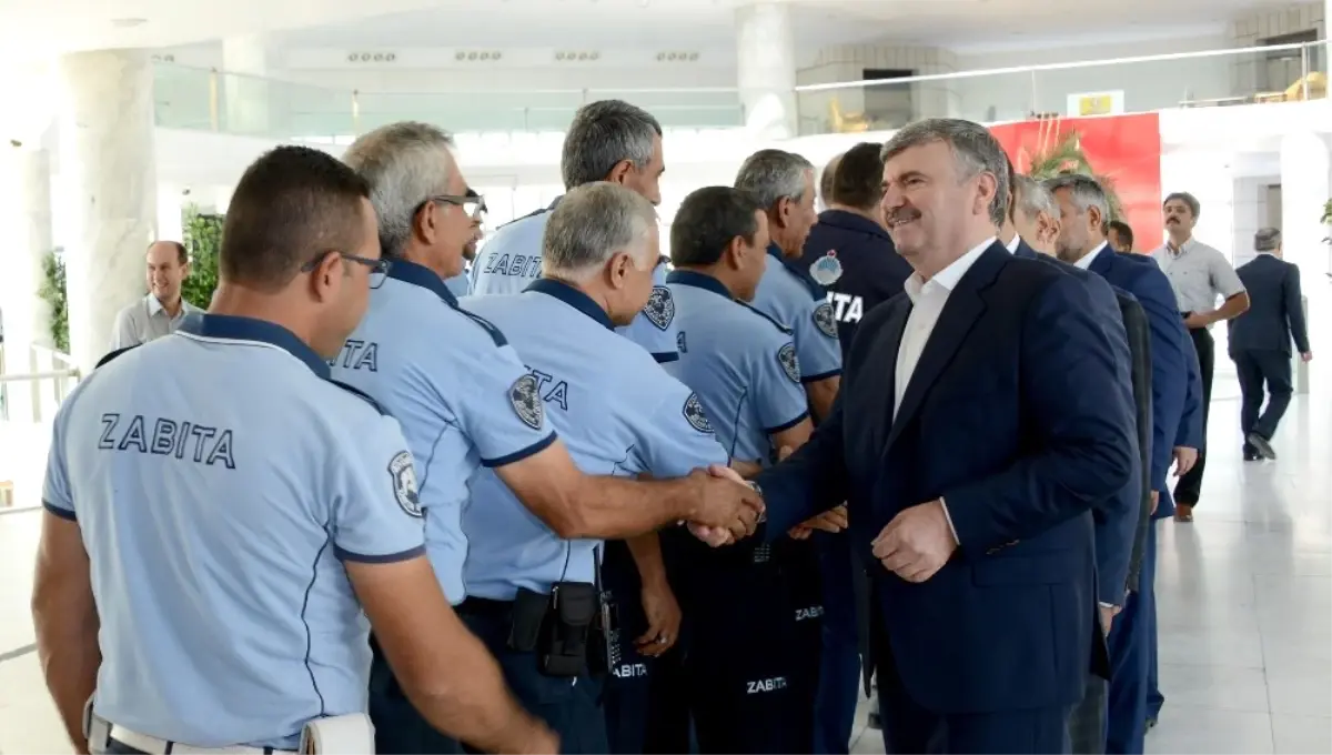 Başkan Akyürek, Belediye Personeliyle Bayramlaştı