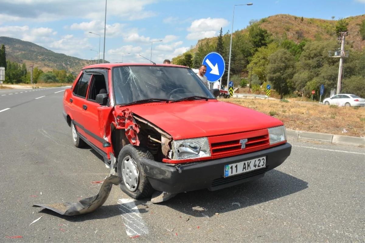 Bilecik\'te Trafik Kazası: 3 Yaralı