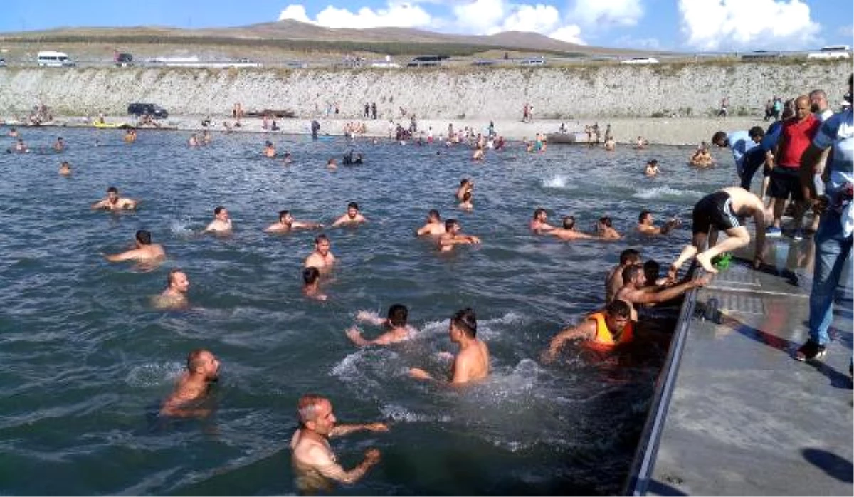 Ardahan\'daki Çıldır Gölü, Sıcaklardan Kaçanların Akınına Uğradı