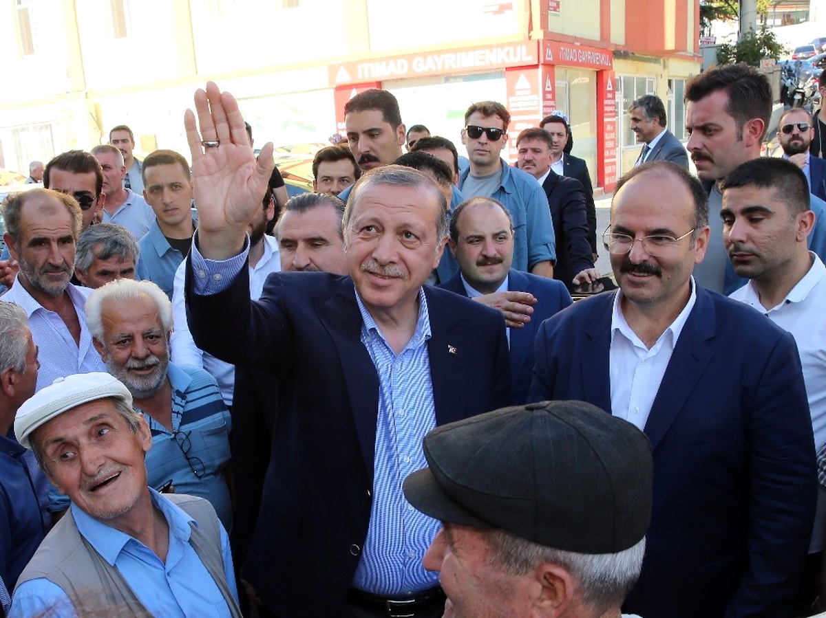 Cumhurbaşkanı Erdoğan\'dan Köy Ziyareti