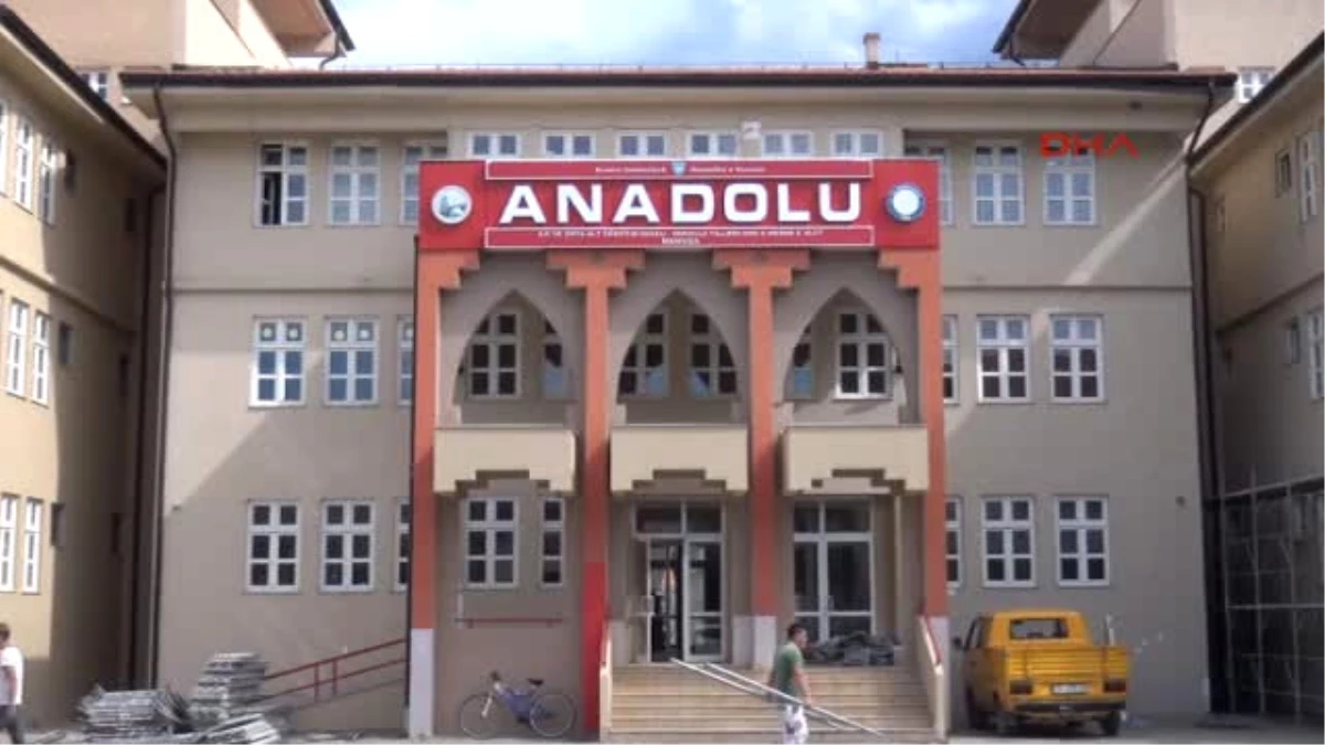 Erdoğan\'ın Kosova\'da Açılışını Yaptığı Okula Mehmetçik\'ten Destek