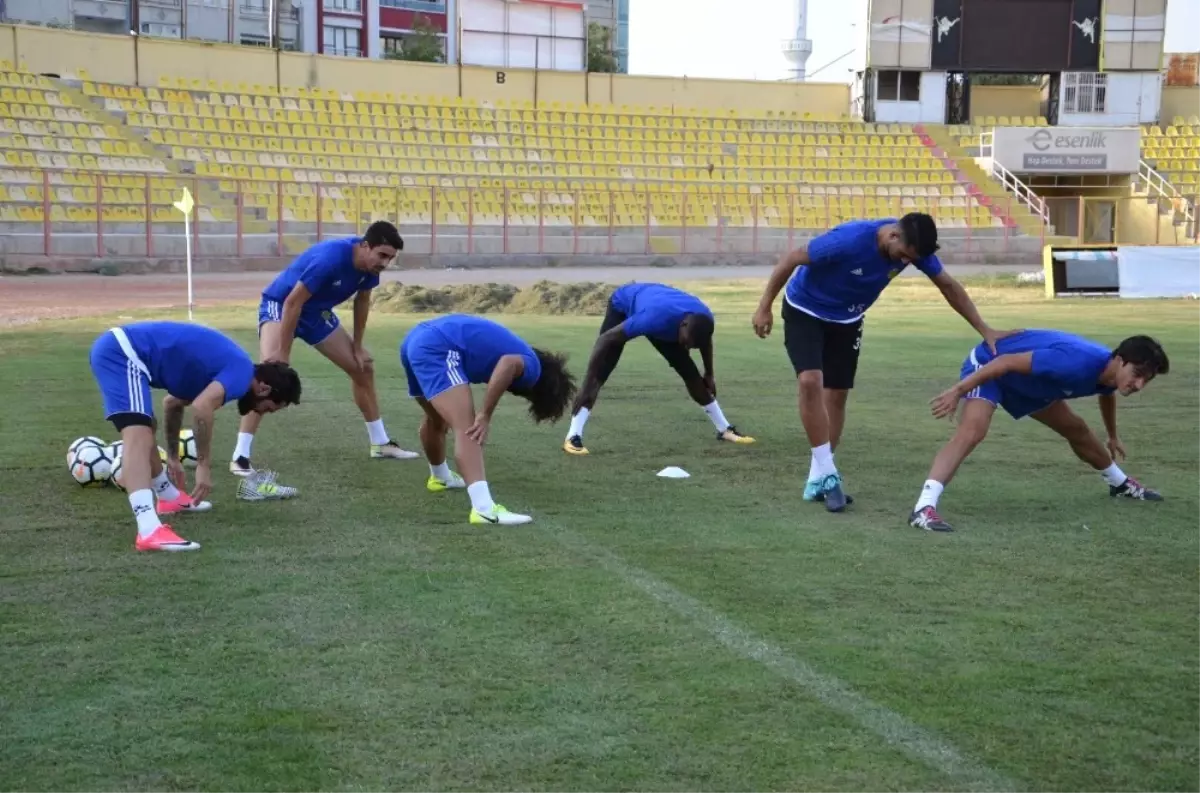 Ertuğrul Sağlam: "Ülkemizde Futbolcu Yetiştiremiyoruz"