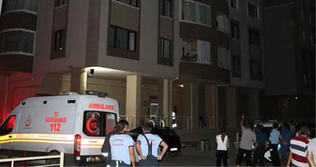 Evli Çiftin Biber Gazlı Kavgası Apartmanı Ayağa Kaldırdı