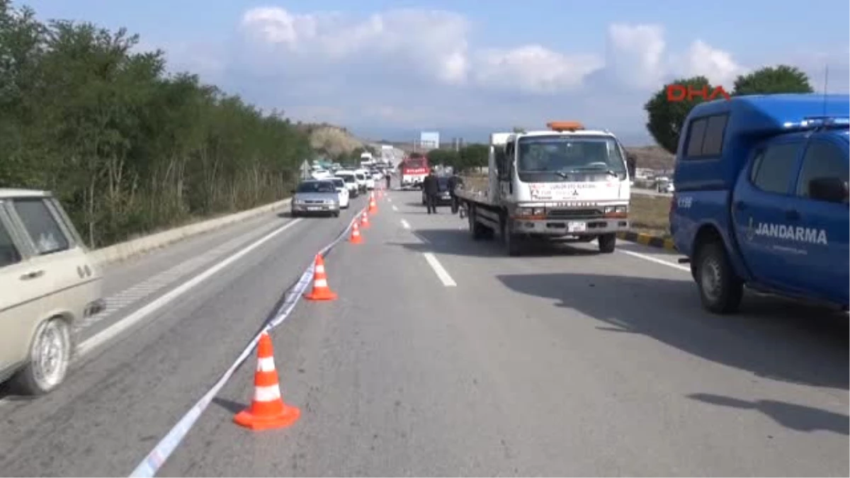 Kastamonu\'da Hafif Ticari Araç 50 Metre Sürüklendi: 1 Ölü, 4 Yaralı