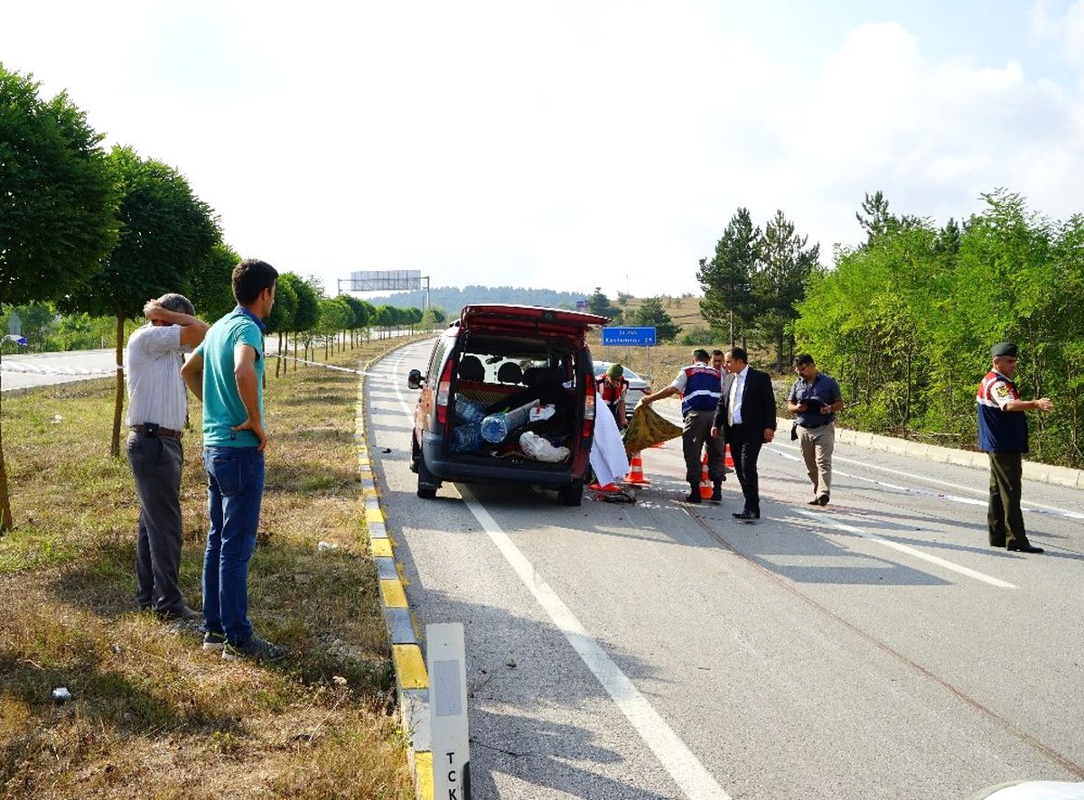 Kazada 60 Metre Sürüklenen Kadın Hayatını Kaybetti