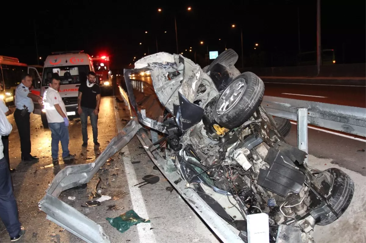 Otomobil Hurdaya Döndü: 3 Yaralı