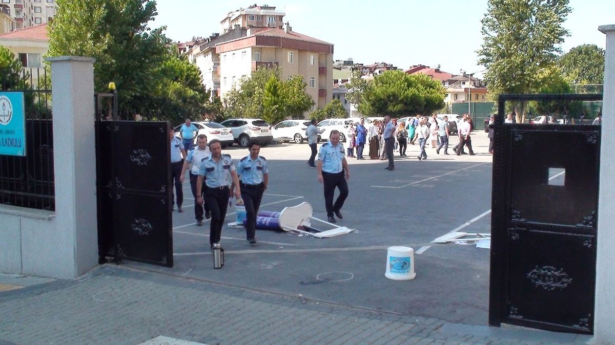 Servisçilerin Okul Bahçesindeki Kavgasında Silahlar Konuştu: 3 Yaralı