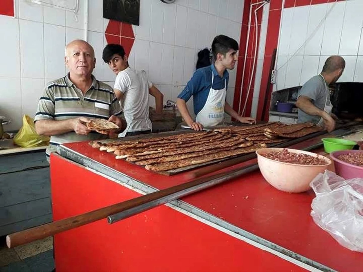 Yerköy\'de Fırınlarda Kıymalı Pide Kuyruğu