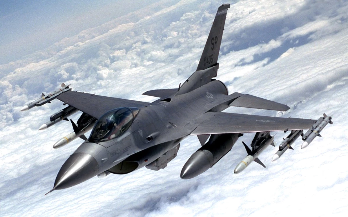 ABD\'de F-16 Uçağı Düştü, Iraklı Pilot Hayatını Kaybetti