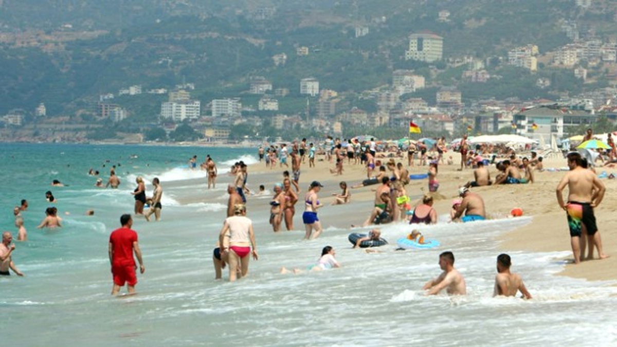 Antalya\'ya Gelen Yabancı Turist Yüzde 73 Arttı