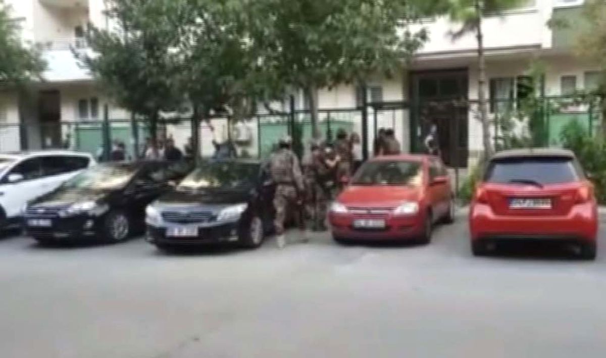 Ataköy\'de Rastgele Ateş Eden Şahıs Polisi Alarma Geçirdi