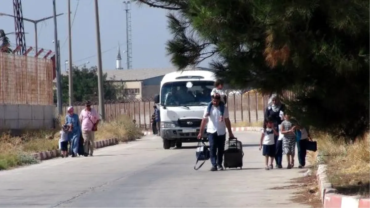 Bayramı Ülkelerinde Geçiren Suriyeliler\'in Dönüşü Sürüyor