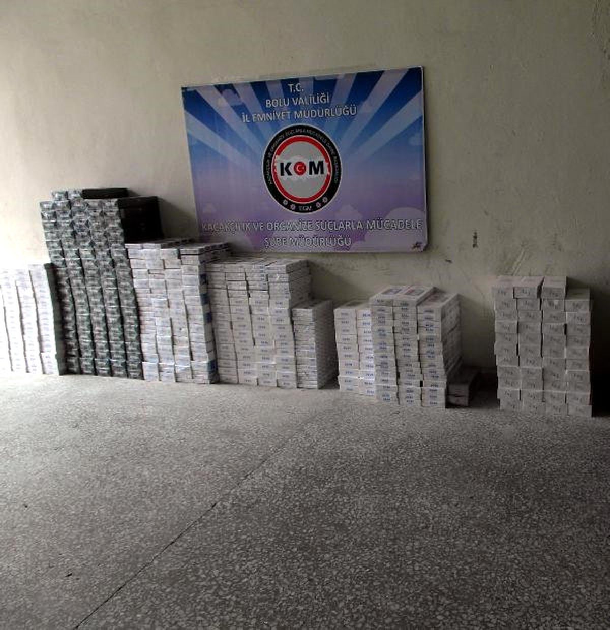 Bolu\'da Kaçak Sigara, İçki ve Sahte Para Operasyonu