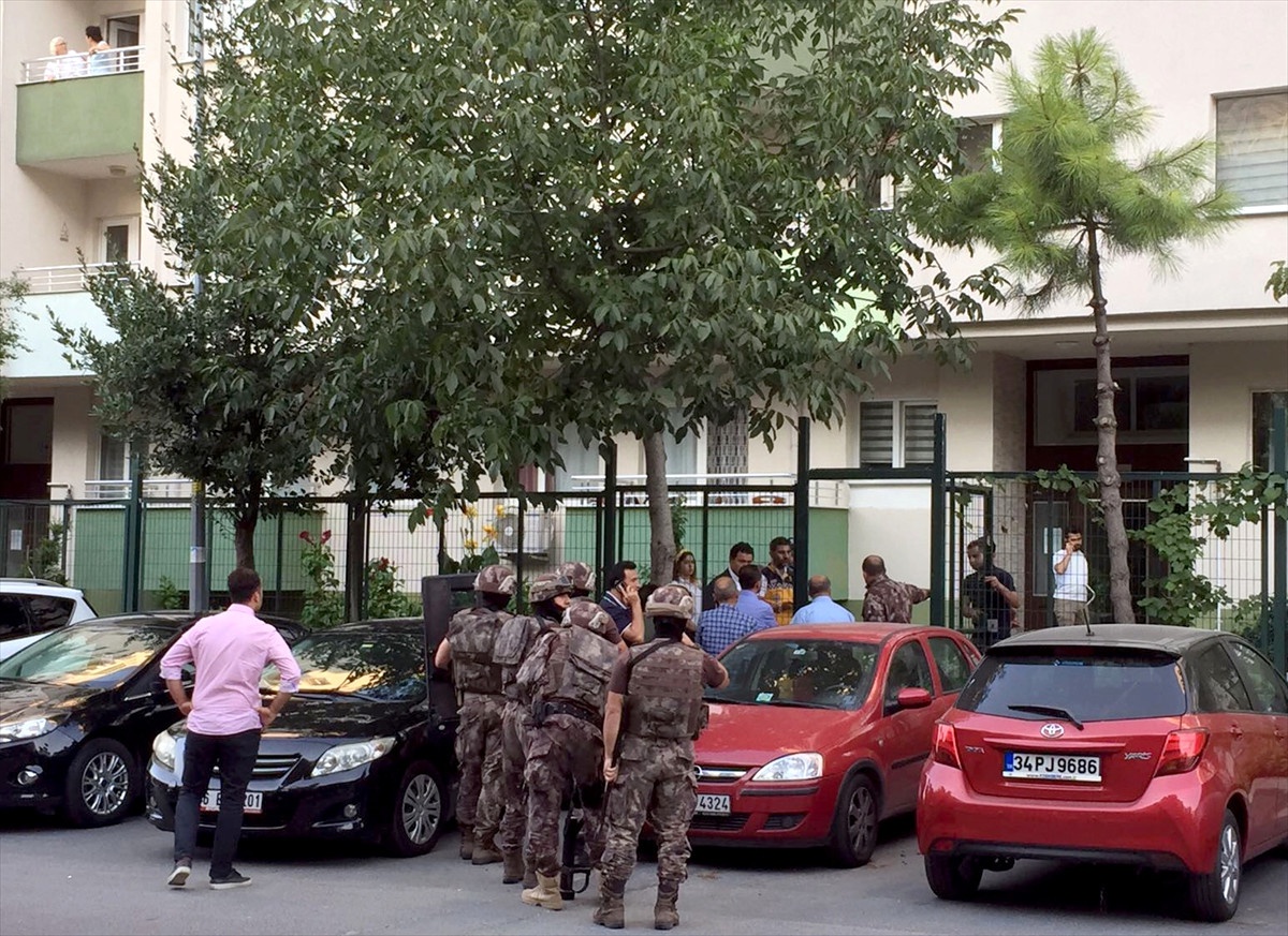 Dha İstanbul - Ataköy\'de Ateş Eden Kişi Savcının Oğlu Çıktı. Polis Teslim Almak İçin Lojmanda