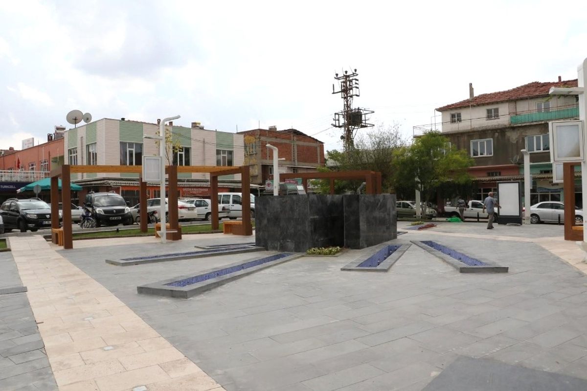 Gördesli Makbule\'nin Eskiyen Heykeli Yerine Yenisi Yapılıyor