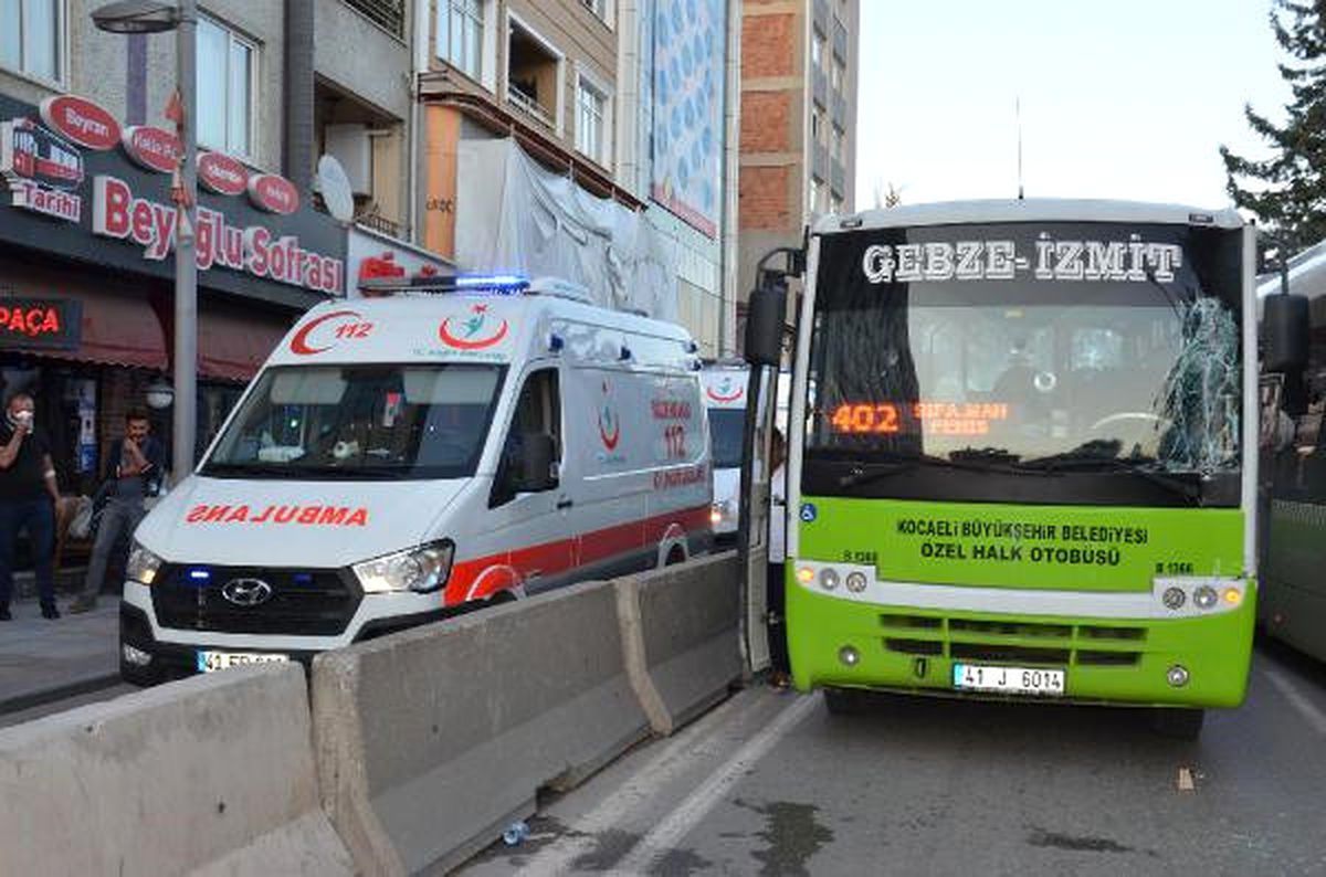 Halk Otobüsü Tır\'a Çarptı: 6 Yaralı