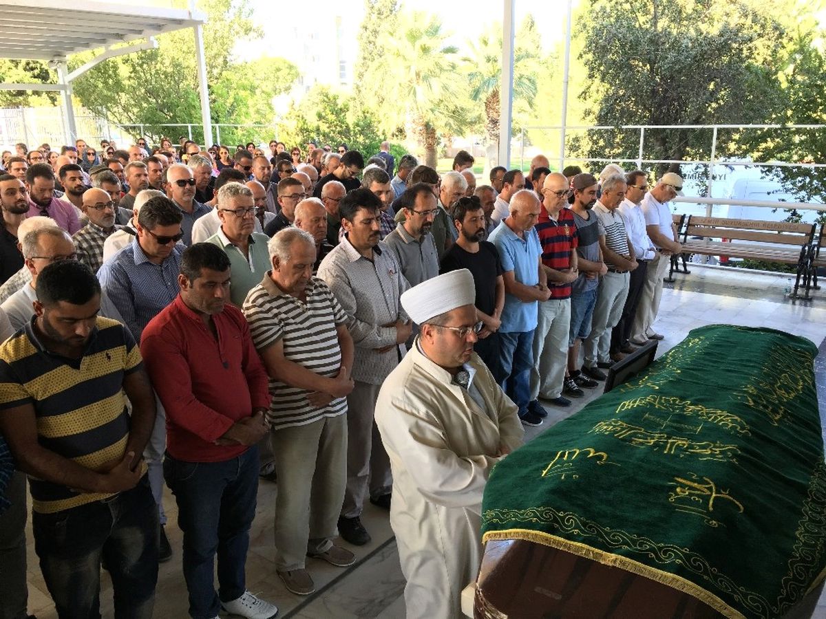 İzmir\'de İş Adamı Çalışanı Tarafından Öldürüldü