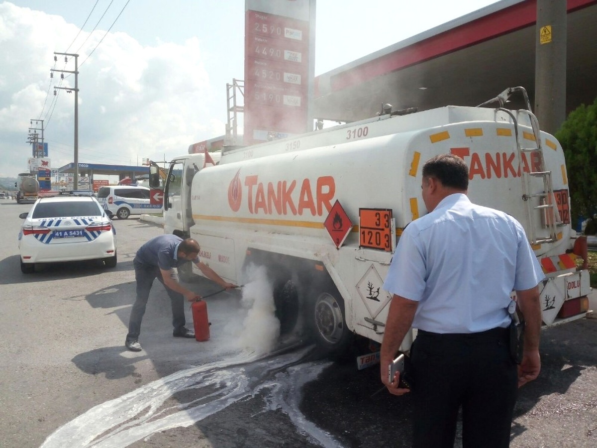 Kazayı Önleyen Tanker Şoförü \'Yılın Personeli\' Seçildi