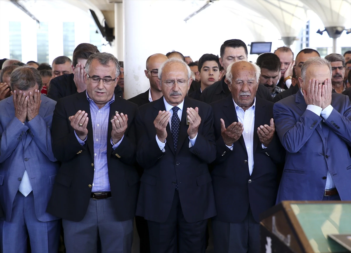 Kılıçdaroğlu Cenaze Törenine Katıldı
