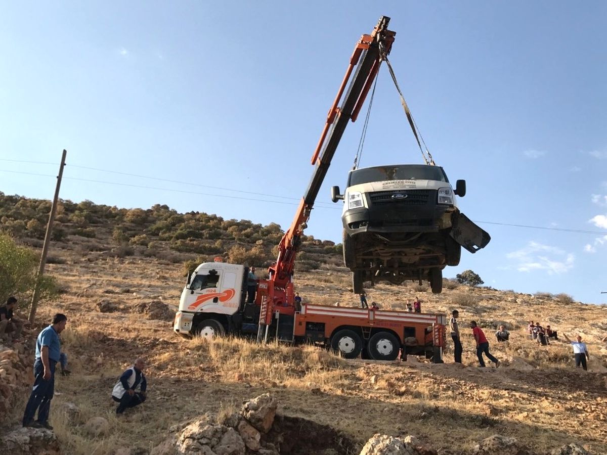 Mardin\'de Trafik Kazası: 3 Yaralı