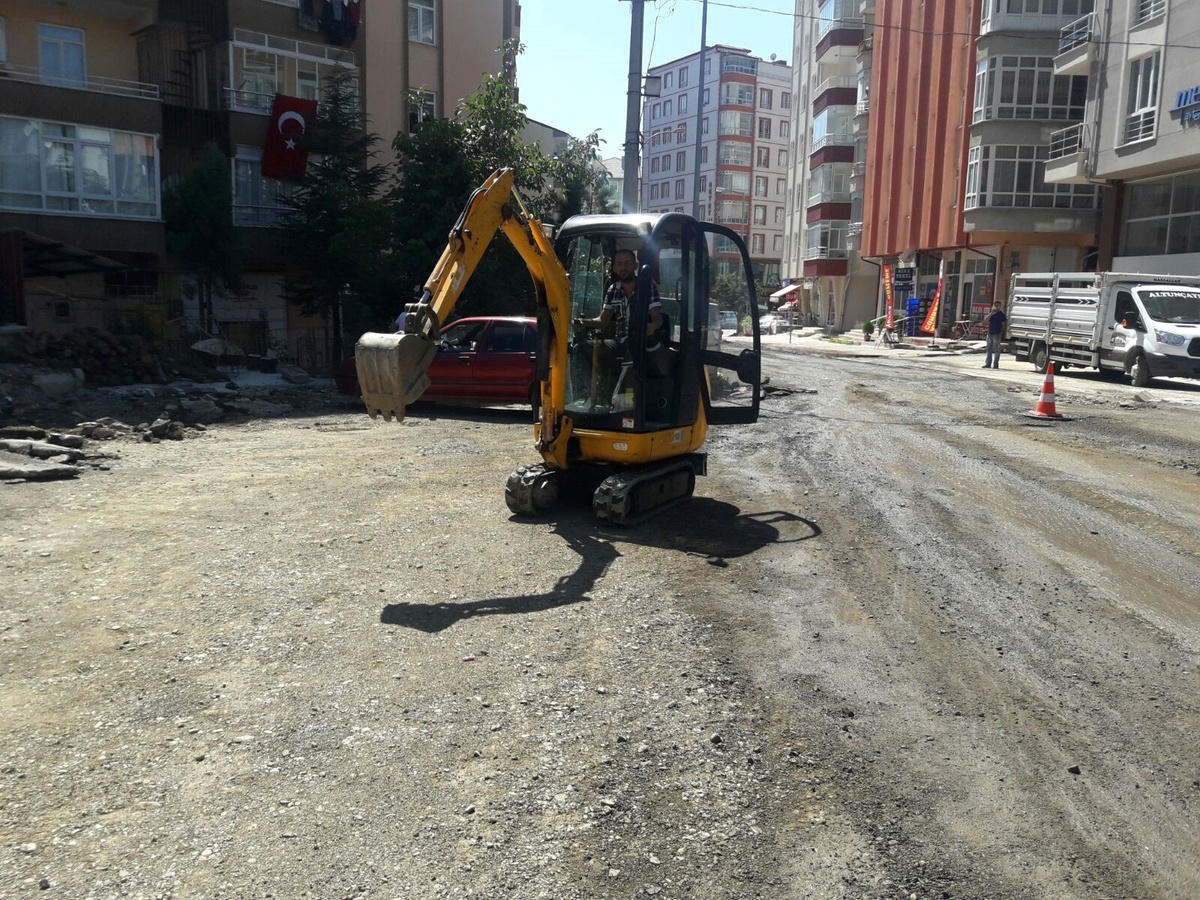 Merkez Mahallelerde Asfalt Serim Çalışmaları Başladı