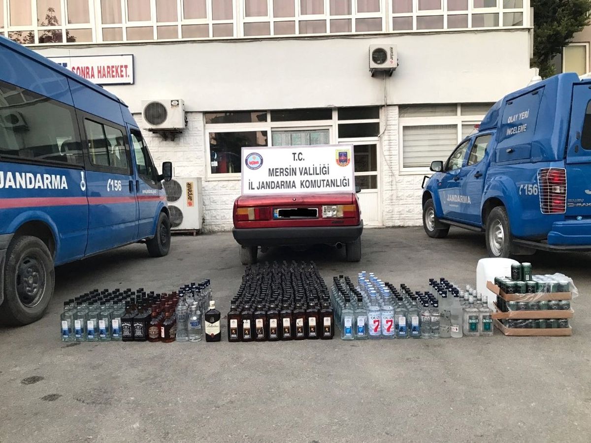 Mersin\'de 444 Şişe Kaçak İçki Ele Geçirildi