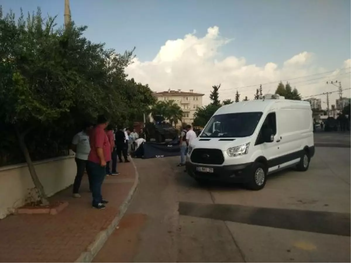 Mersin\'de Polis Merkezine Saldırı Girişiminde Bulunan Suriyeli Canlı Bomba Öldürüldü (2)- Yeniden